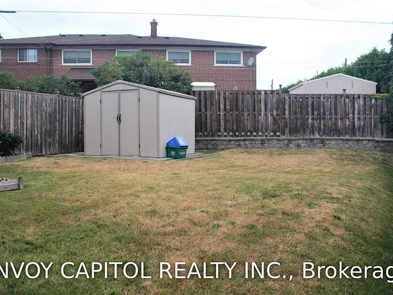14 Faulkner Cres — Photo 5