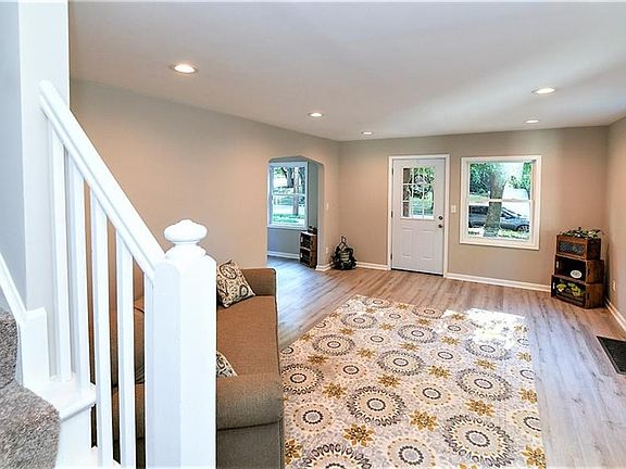 5th image of 1564 Oakwood Ave
