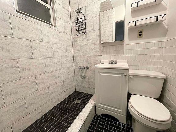 4th image of 169 Jefferson St #L