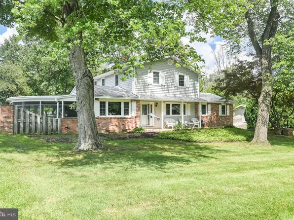 2706 Glen Dr, Wilmington, DE 19808