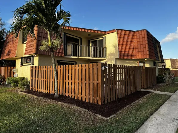 163 Springdale Circle #16-C, Palm Springs, FL 33461