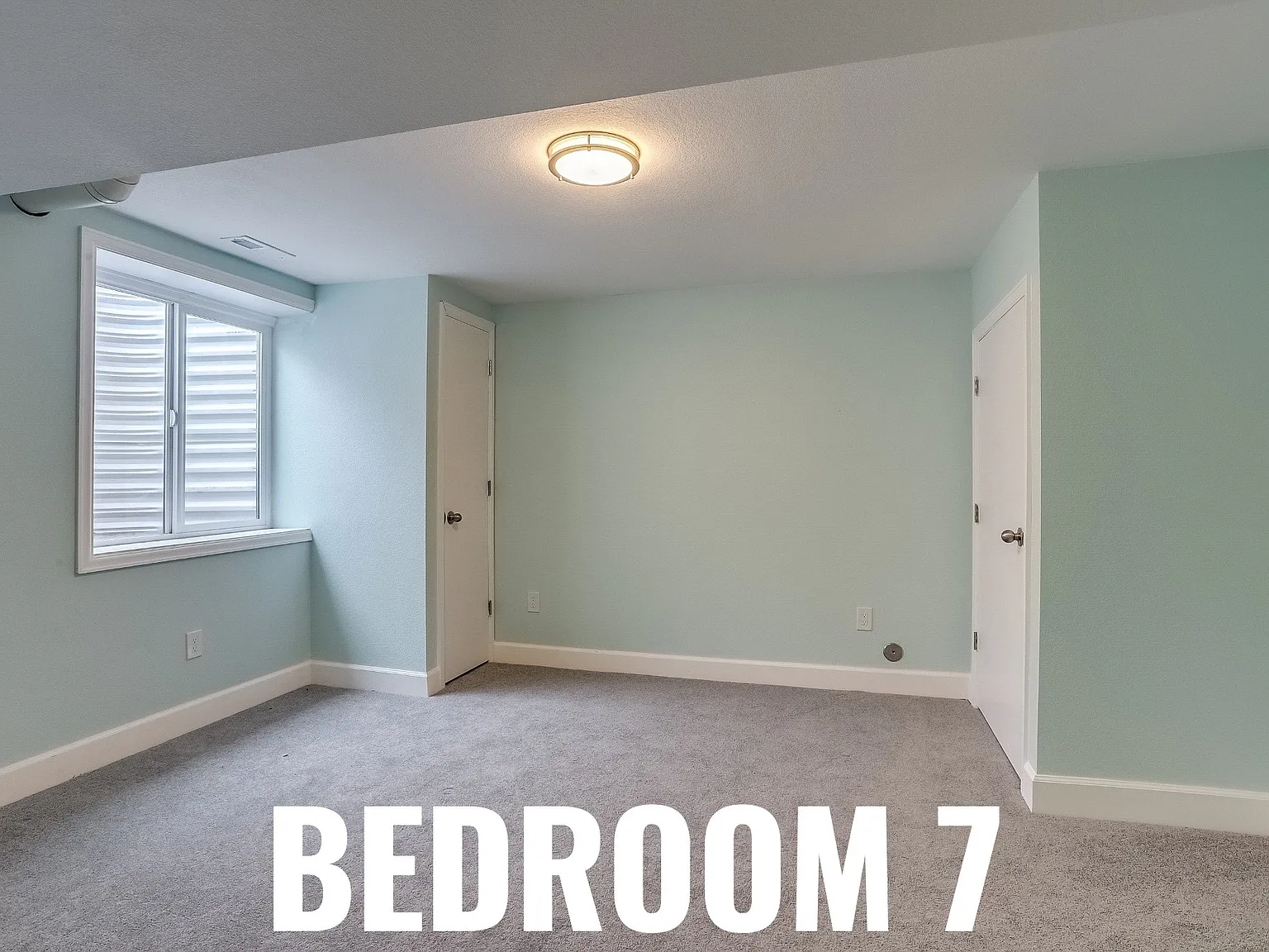 7 bed, 3.0 bath, 3024 sqft, $705 — Photo 2