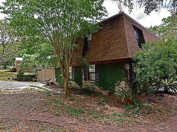 2nd image of 2715 E Desoto St