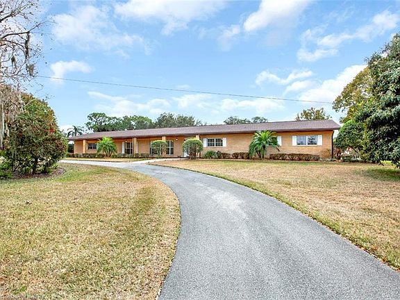 2nd image of 518 Lake Mirror Dr