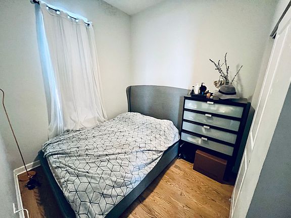 3rd image of 1930 N Damen Ave #2R