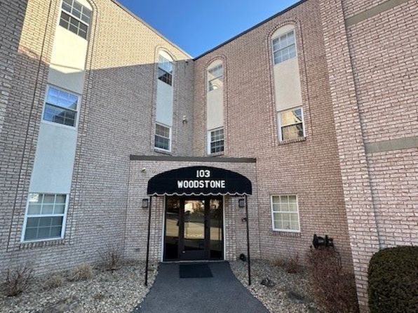 103 Woodstone Ln APT 53, New Kensington, PA 15068
