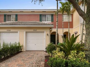 7717 Paddock Pl, Davie, FL 33328