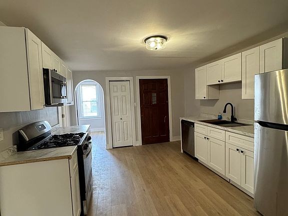 3rd image of 532 W 26th St Unit 2
