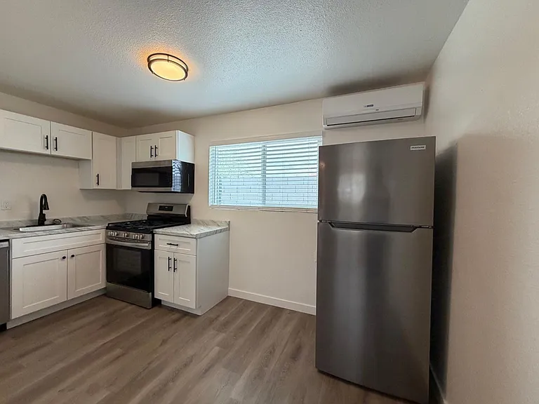 1027 E Dunlap Ave #1 — Photo 7