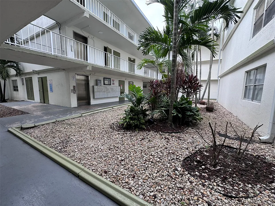 4205 N University Dr #107