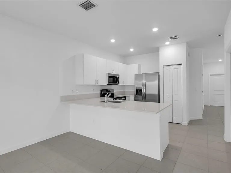 105 SW 184th Ave — Photo 9