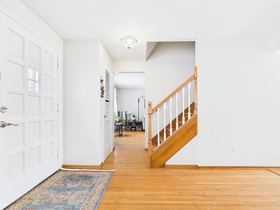 3rd image of 582 Watson Rd