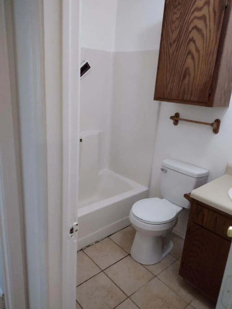 1140 W Bowen Blvd — Photo 4