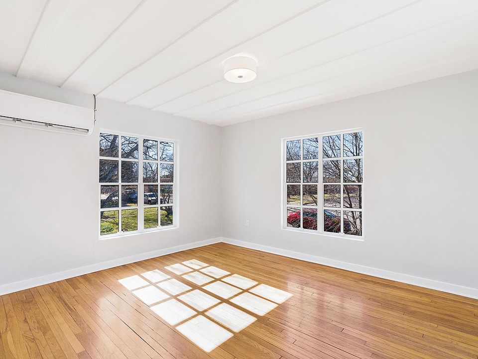 1st image of 3901 Maplewood Ave #B