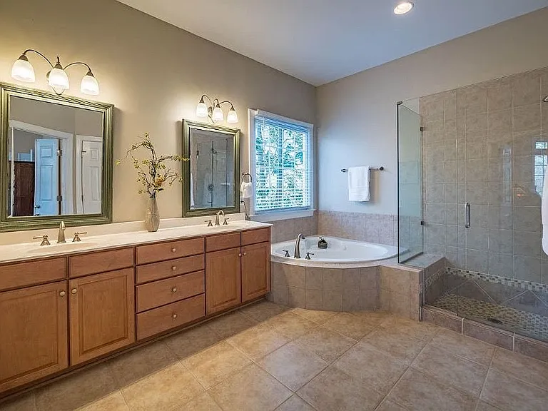 310 Hogan Woods Cir — Photo 13