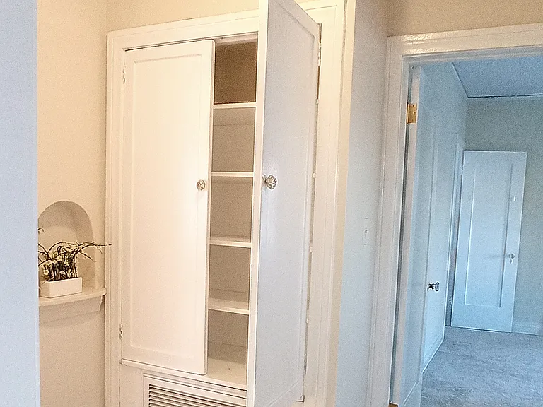 1070 S Cloverdale Ave #2B — Photo 25