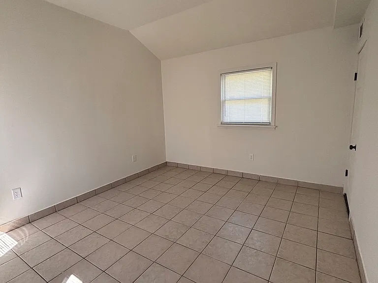 2712 Lyndhurst St NW — Photo 15