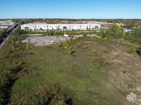 621 W RAWSON AVENUE, Oak Creek, WI 53154