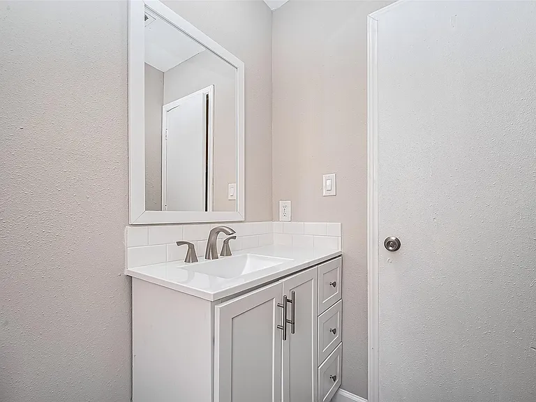 2606 Lexington Woods Dr — Photo 30