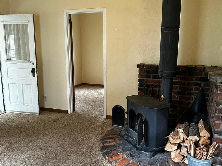 168 Lincoln St — Photo 4