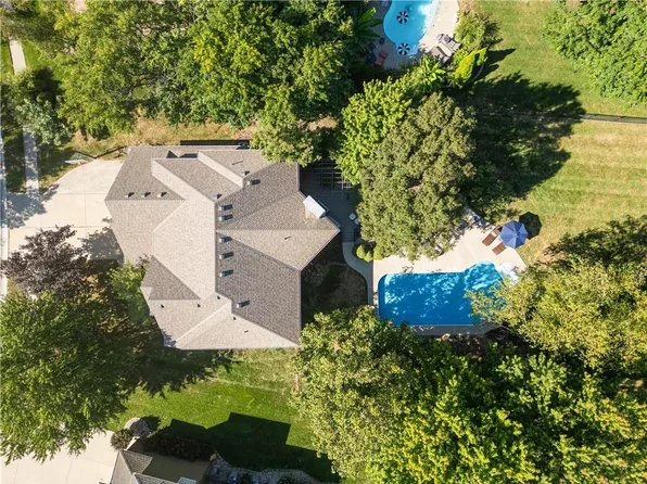 2536 SW Wintervalley Ct, Lees Summit, MO 64081