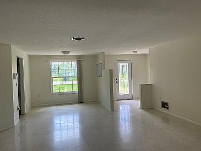 4th image of 413 Park Blvd N