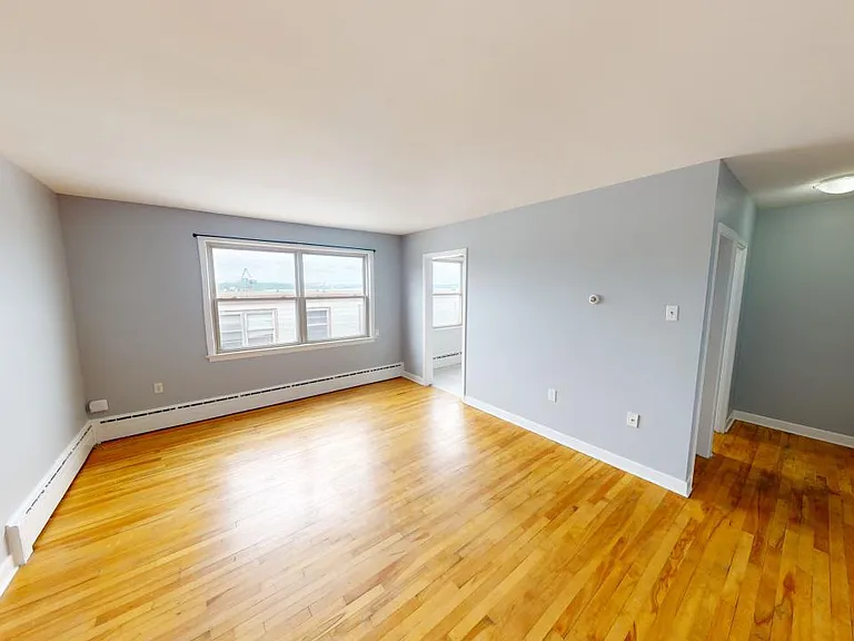 3699 Windsor St #6 — Photo 4