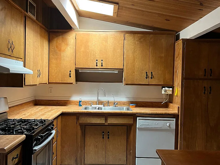 711 Agnes Dr — Photo 4