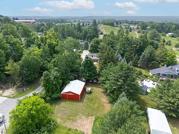 5th image of 6173 Brackett Rd