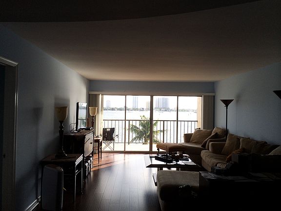 4th image of 3040 Lake Shore Dr APT 502