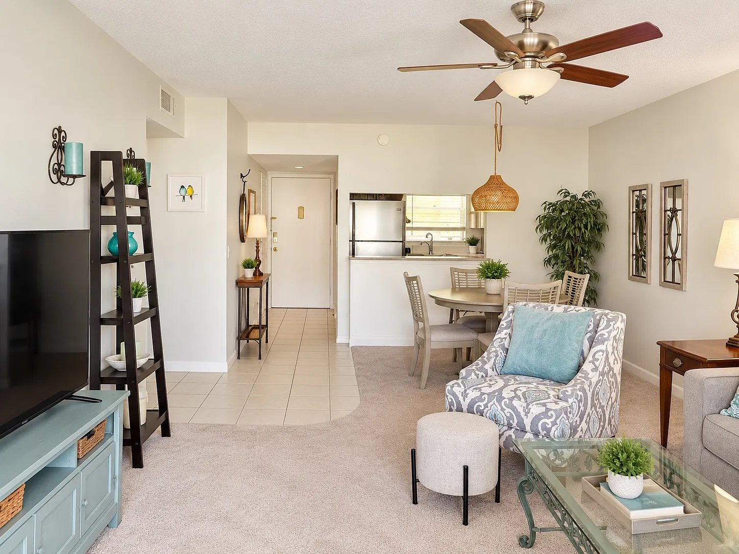 2 bed, 1048 sqft, $1,800 — Photo 2