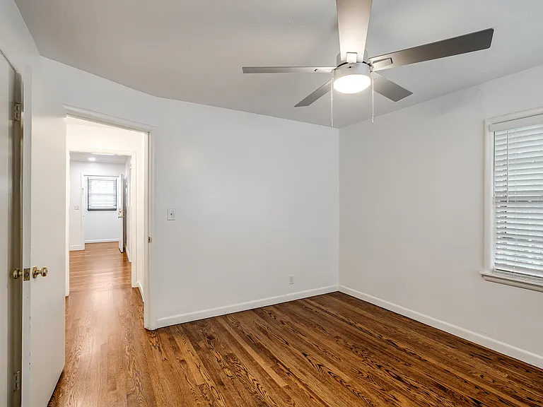 4620 N Harvey Pkwy #1/2 — Photo 24