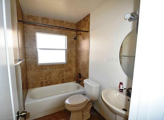 5th image of 7903 Sapphire Ln