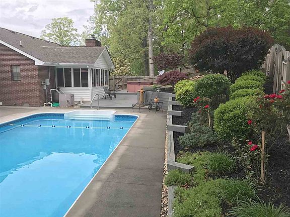 5th image of 954 Woodway Dr