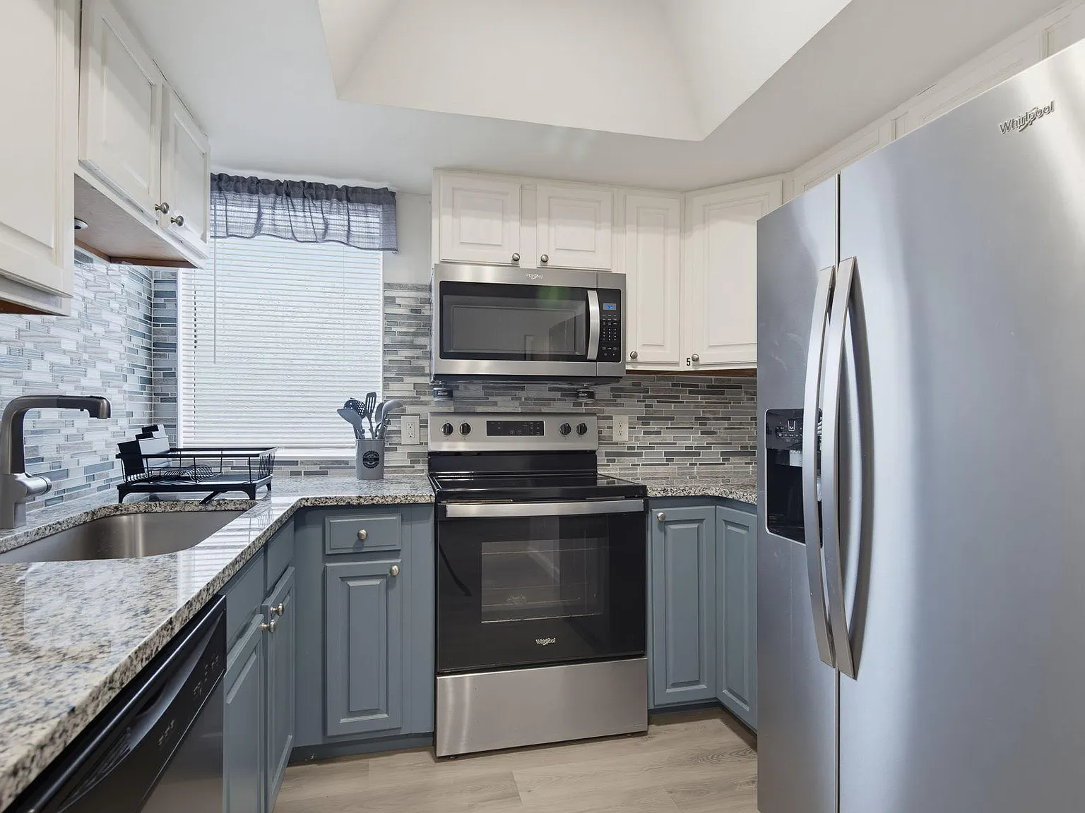 4 bed, 3.0 bath, 1850 sqft, $1,222 — Photo 4