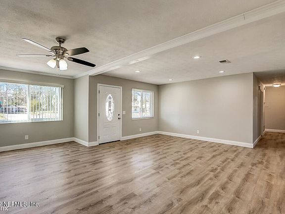 3rd image of 1415 Grove Park Dr