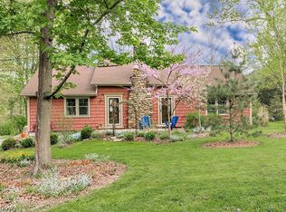 96 Paw Paw Lake Dr, Chagrin Falls, OH 44022