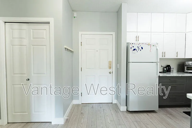 2 bed, 2.0 bath, 922 sqft, $1,995 — Photo 4