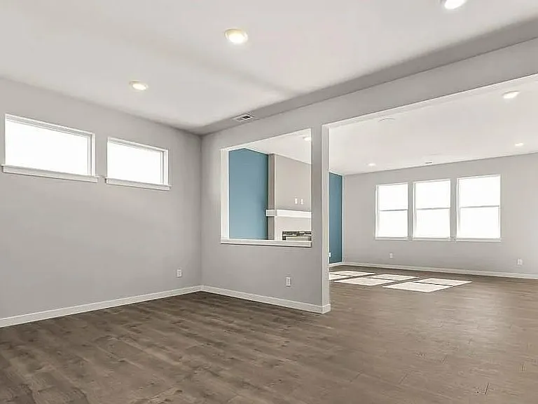 6040 Addison Rd — Photo 7