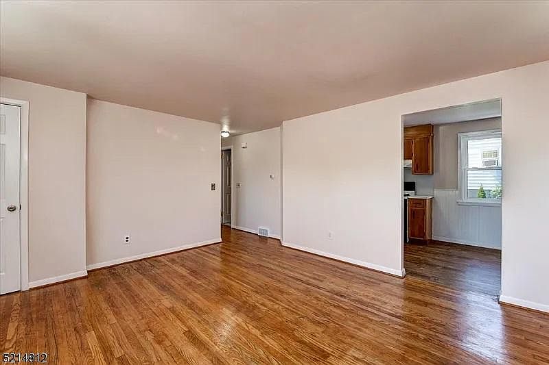 1st image of 40 Mohawk Ave