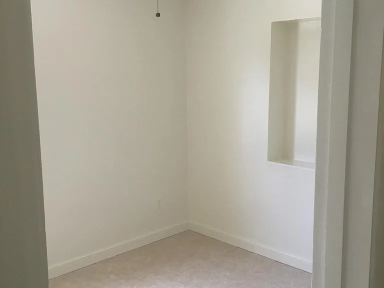 1736 NE 48th Ct — Photo 1