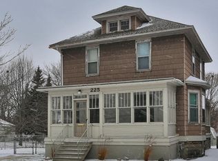 225 Elliott Ave, Grand Haven, MI 49417