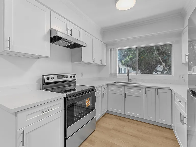 11661 Erwin St #14 — Photo 5
