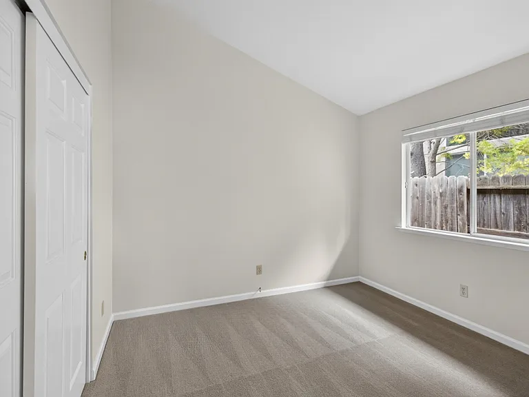 104 Flindell Way — Photo 16