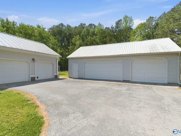 222 Montgomery Dr, Moulton, AL 35650