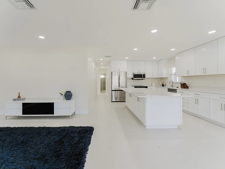 3199 NE 6th Dr — Photo 23