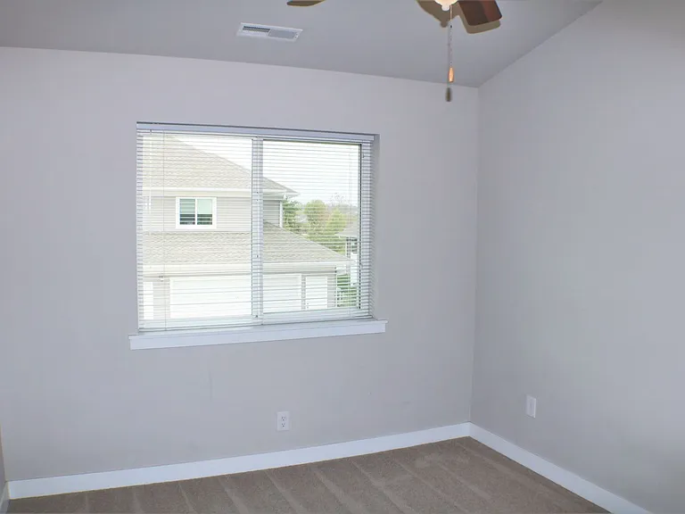 453 Taft Ave — Photo 20