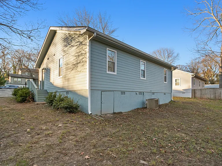 127 Marona St NE — Photo 25