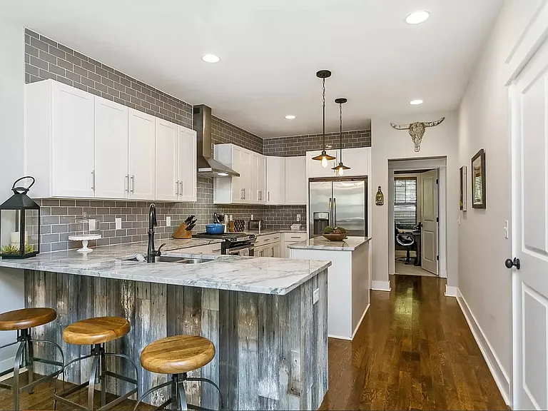 306B Manchester Ave — Photo 9