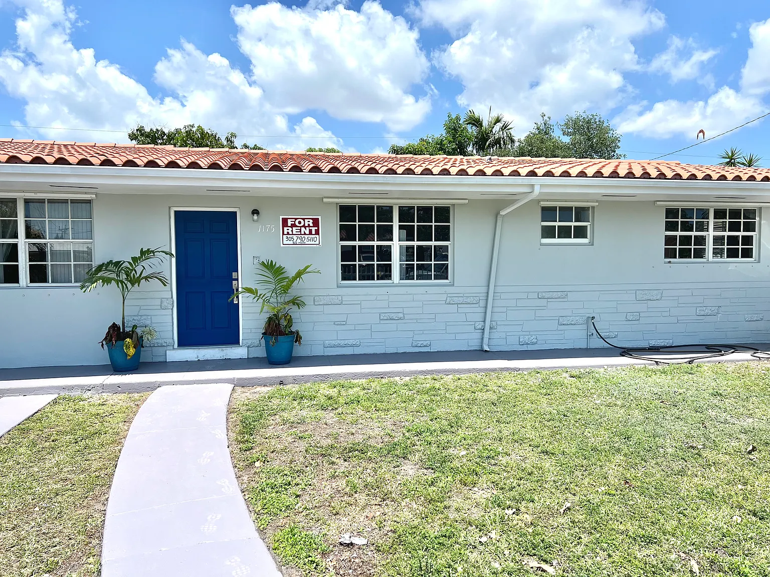 1175 W 33rd Pl — Photo 2